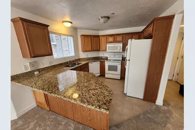 117 E Calbourne Ln #I4, Sandy, UT 84070 - Photo 2