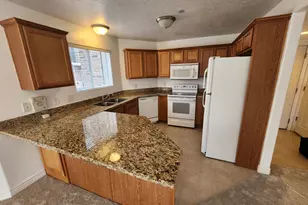 117 E Calbourne Ln, Sandy, UT 84070 - Photo 2