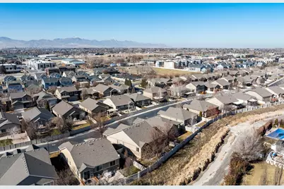 11181 S Village Grove Ln, South Jordan, UT 84095 - Photo 40