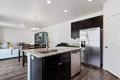 3176 N 1450 E, Layton, UT 84040 - Photo 10