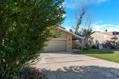 2170 E Borg Ct, Sandy, UT 84092 - Photo 4