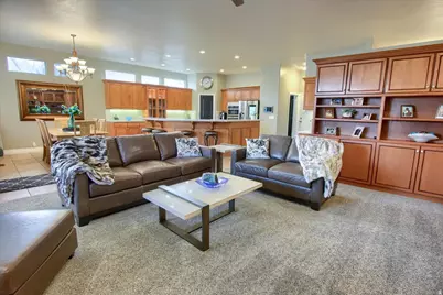 1653 E Crescent View Circle Cir, Sandy, UT 84092 - Photo 12