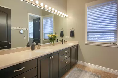 1653 E Crescent View Circle Cir, Sandy, UT 84092 - Photo 16