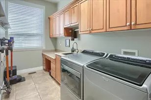 1653 E Crescent View Circle Circle, Sandy, UT 84092 - Photo 18