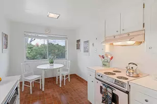 2286 E Carriage Ln, Holladay, UT 84117 - Photo 2