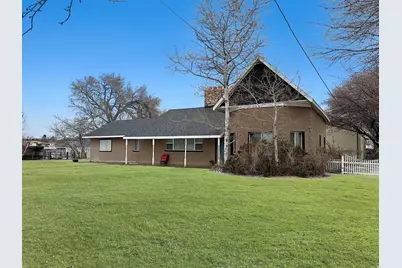 295 S State St, Ferron, UT 84523 - Photo 2