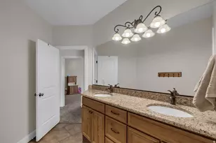 2551 S Honey Bee Cir, Washington, UT 84780 - Photo 30