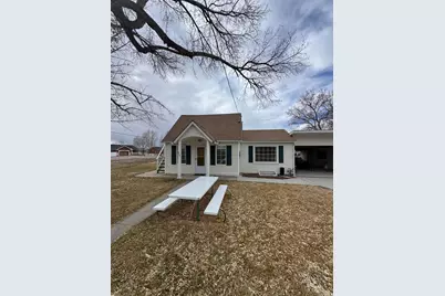 692 S 300 W, Mount Pleasant, UT 84647 - Photo 2