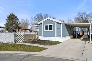 11265 S Crescent Park Cir E, Sandy, UT 84094 - Photo 2