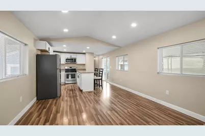 11265 S Crescent Park Cir E, Sandy, UT 84094 - Photo 6