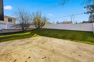 8583 S Harvard Park Dr, Sandy, UT 84094 - Photo 36