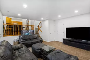 558 Eastpointe Cir, North Salt Lake, UT 84054 - Photo 18