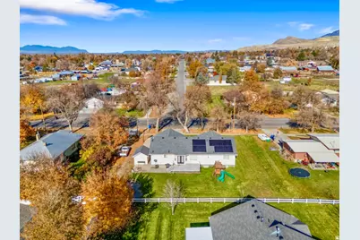 98 W 400 S, Smithfield, UT 84335 - Photo 12