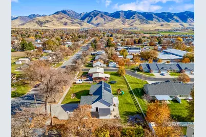 98 W 400 S, Smithfield, UT 84335 - Photo 14