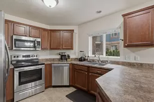 8229 S Resaca Dr, Sandy, UT 84070 - Photo 4