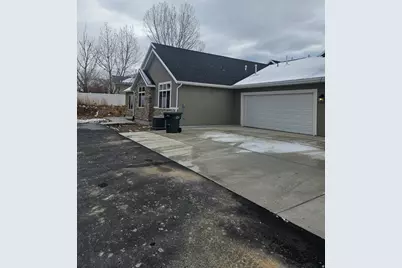 832 N 250 E St E #C, Tooele, UT 84074 - Photo 2