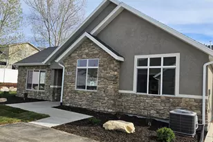 832 N 250 E St E, Tooele, UT 84074 - Photo 2