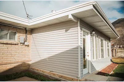 380 E 400 N, Centerville, UT 84014 - Photo 46