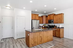 7097 W Cottage Dr, West Jordan, UT 84081 - Photo 10