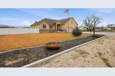 277 S Holden Ln, Grantsville, UT 84029 - Photo 2