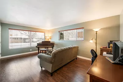 2052 E Ashton Cir S, Salt Lake City, UT 84109 - Photo 2