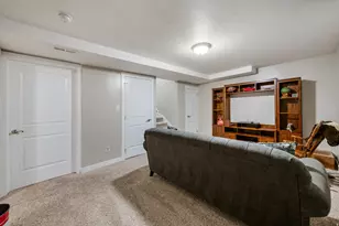 2052 E Ashton Cir S, Salt Lake City, UT 84109 - Photo 12