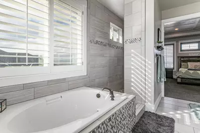 977 S Parkway E, North Salt Lake, UT 84054 - Photo 22