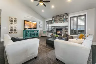 977 S Parkway E, North Salt Lake, UT 84054 - Photo 8