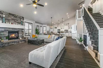 977 S Parkway E, North Salt Lake, UT 84054 - Photo 8