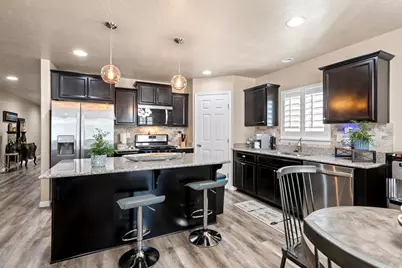 949 W Teal Run Way, Salt Lake City, UT 84119 - Photo 4