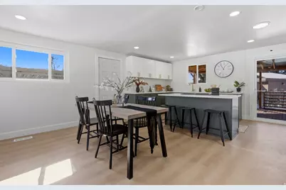 1358 E Maplewood Dr, Murray, UT 84121 - Photo 10