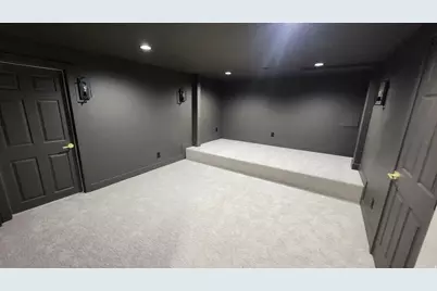 9039 S 1660 E, Sandy, UT 84093 - Photo 30