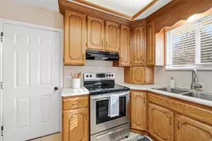 1650 E Budding Dr, Sandy, UT 84092 - Photo 8