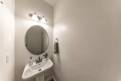 292 W 680 N, Centerville, UT 84014 - Photo 6