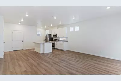 295 E Kanab Creek Dr, Saratoga Springs, UT 84045 - Photo 4