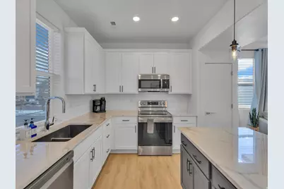 301 W Azure Sky Ln N, Salt Lake City, UT 84103 - Photo 4