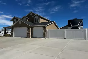 13691 S 3160 W, Riverton, UT 84065 - Photo 2