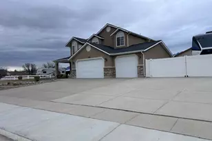 13691 S 3160 W, Riverton, UT 84065 - Photo 4