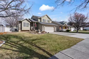 195 E 2325 S, Clearfield, UT 84015 - Photo 2