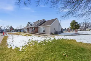 935 E 3000 N, Layton, UT 84040 - Photo 12