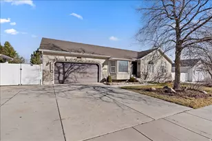 5244 W Shaggy Peak Dr, Riverton, UT 84096 - Photo 2