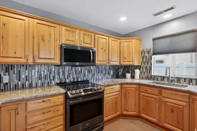 766 N Stonne Ln, Kaysville, UT 84037 - Photo 4
