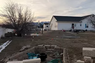 1374 E Falcon Ln, Eagle Mountain, UT 84005 - Photo 28