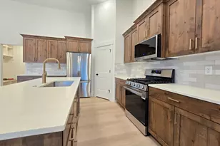 1019 W 200 N, Clearfield, UT 84015 - Photo 4