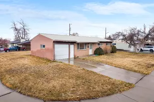 942 Sage Creek Cir, Springville, UT 84663 - Photo 2