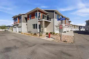 1048 W Azul Meadows Way, Bluffdale, UT 84065 - Photo 2