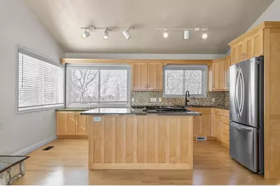 8535 S Top Of The World Cir, Salt Lake City, UT 84121 - Photo 10