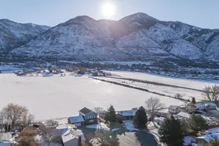 692 E 2400 N, North Ogden, UT 84414 - Photo 2