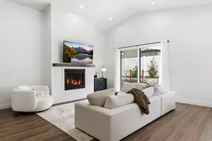 8569 S Round Stone Cv, Sandy, UT 84094 - Photo 6