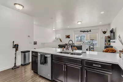 961 W Cyan Valley Way, Bluffdale, UT 84065 - Photo 14